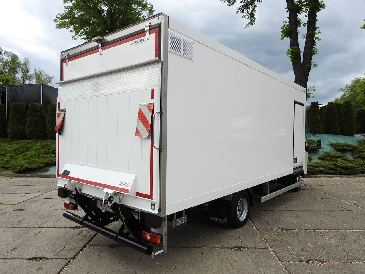 MITSUBISHI CANTER FUSO 7C15 REGRIGERATOR BOX -4*C LIFT POWER SUPPLY 230V AIR CONDITIONING AUTOMATIC TRANSMISSION  150HP - Camión frigorífico: foto 3 MITSUBISHI CANTER FUSO 7C15 REGRIGERATOR BOX -4*C LIFT POWER SUPPLY 230V AIR CONDITIONING AUTOMATIC TRANSMISSION  150HP - Camión frigorífico: foto 3