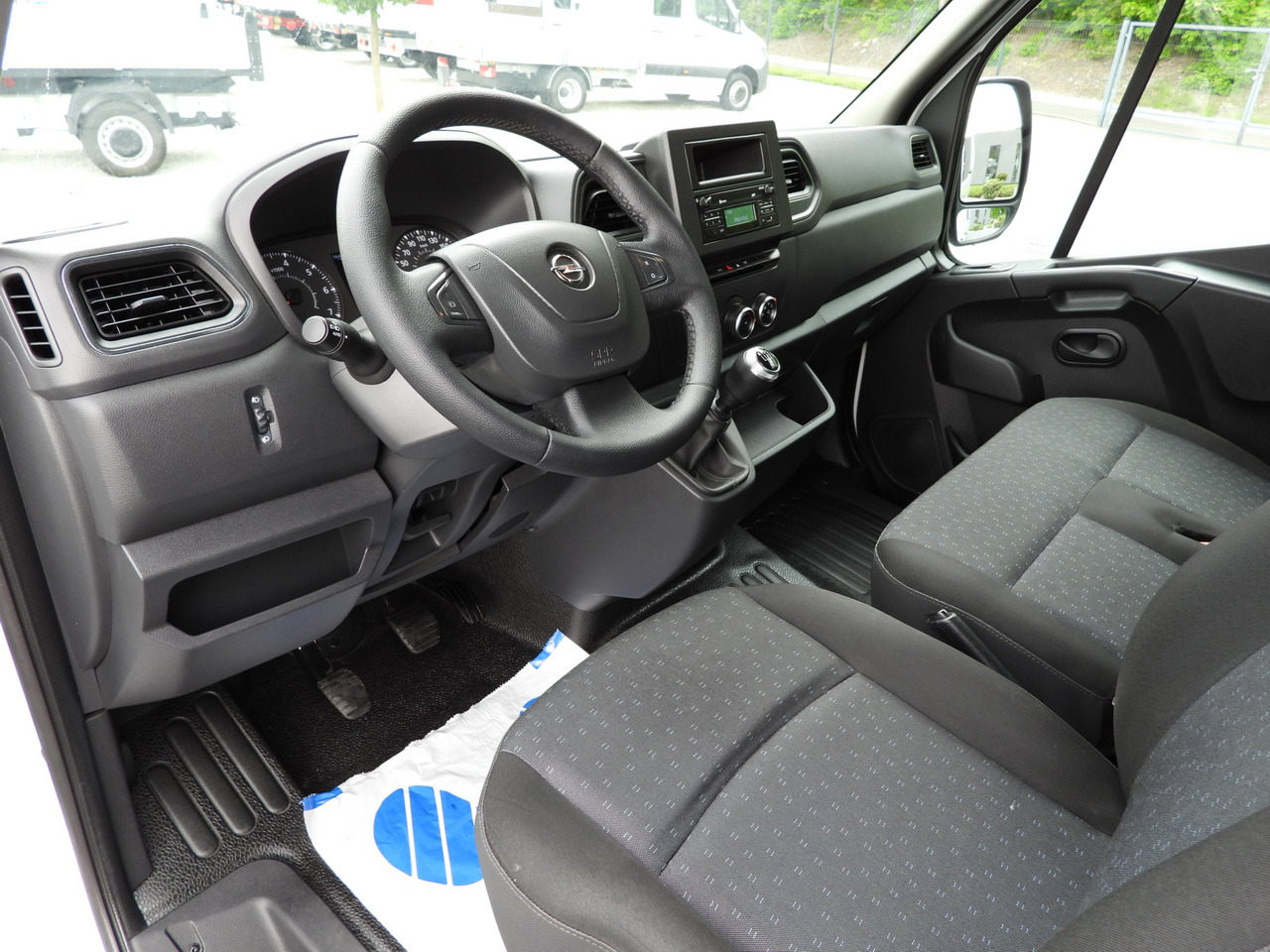 OPEL MOVANO  BOX DELIVERY VAN 7 SEATS CRUISE CONTROL LED LIGHTS AIR CONDITIONING  135HP - Furgón: foto 2 OPEL MOVANO  BOX DELIVERY VAN 7 SEATS CRUISE CONTROL LED LIGHTS AIR CONDITIONING  135HP - Furgón: foto 2