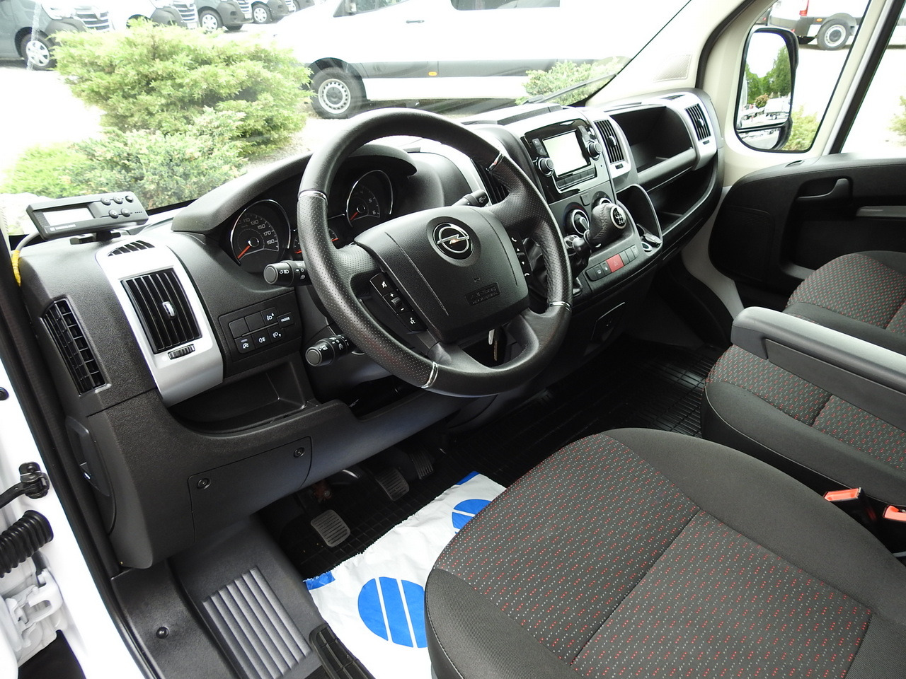 OPEL MOVANO REFRIGERATOR VAN 0*C HEATING FUNCTION AIR CONDITIONING  140HP - Furgoneta frigorifica: foto 2 OPEL MOVANO REFRIGERATOR VAN 0*C HEATING FUNCTION AIR CONDITIONING  140HP - Furgoneta frigorifica: foto 2