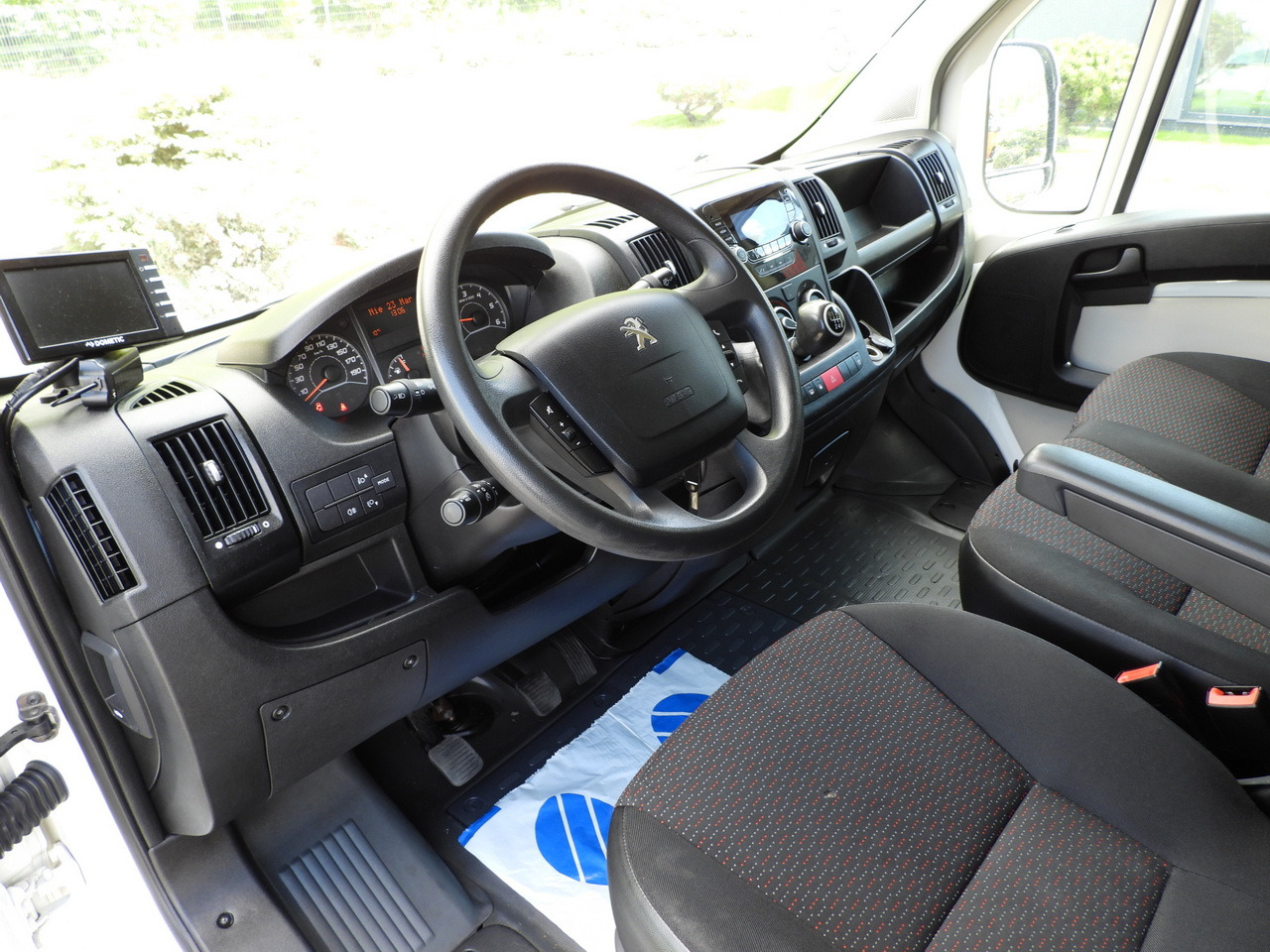 PEUGEOT BOXER BOX 8 PALLETS CRUISE CONTROL AIR CONDITIONING 130HP - Furgoneta caja cerrada: foto 2 PEUGEOT BOXER BOX 8 PALLETS CRUISE CONTROL AIR CONDITIONING 130HP - Furgoneta caja cerrada: foto 2