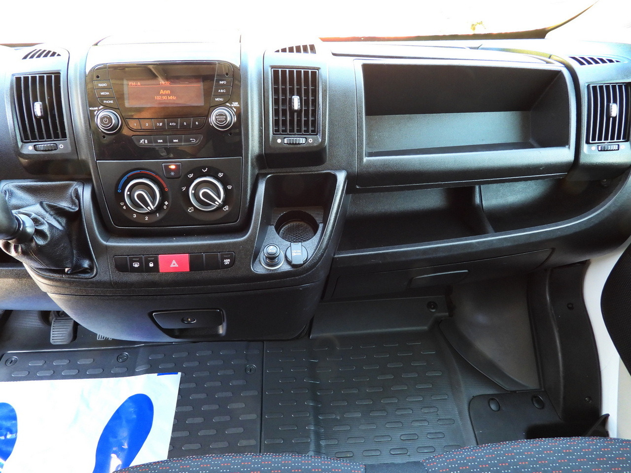 Furgoneta caja cerrada PEUGEOT BOXER BOX LIFT 8 PALLETS CRUISE CONTROL AIR CONDITIONING 130HP: foto 30 Furgoneta caja cerrada PEUGEOT BOXER BOX LIFT 8 PALLETS CRUISE CONTROL AIR CONDITIONING 130HP: foto 30