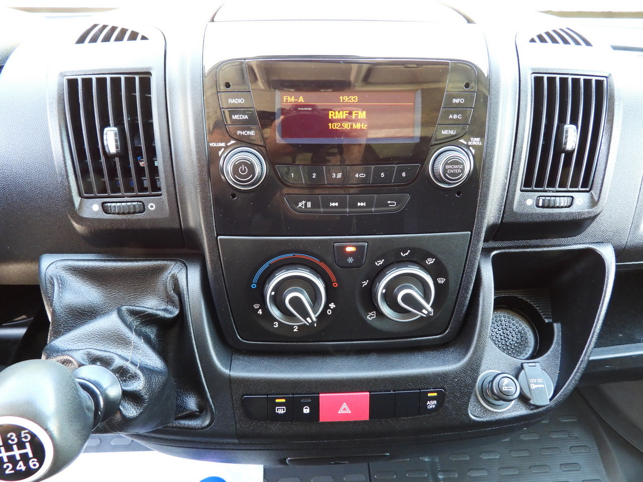 Furgoneta caja cerrada PEUGEOT BOXER BOX LIFT 8 PALLETS CRUISE CONTROL AIR CONDITIONING 130HP: foto 31 Furgoneta caja cerrada PEUGEOT BOXER BOX LIFT 8 PALLETS CRUISE CONTROL AIR CONDITIONING 130HP: foto 31