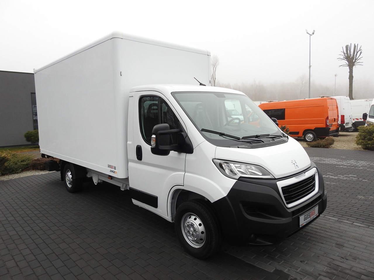 PEUGEOT BOXER BOX LIFT 8 PALLETS CRUISE CONTROL AIR CONDITIONING  140HP - Furgoneta caja cerrada: foto 4 PEUGEOT BOXER BOX LIFT 8 PALLETS CRUISE CONTROL AIR CONDITIONING  140HP - Furgoneta caja cerrada: foto 4
