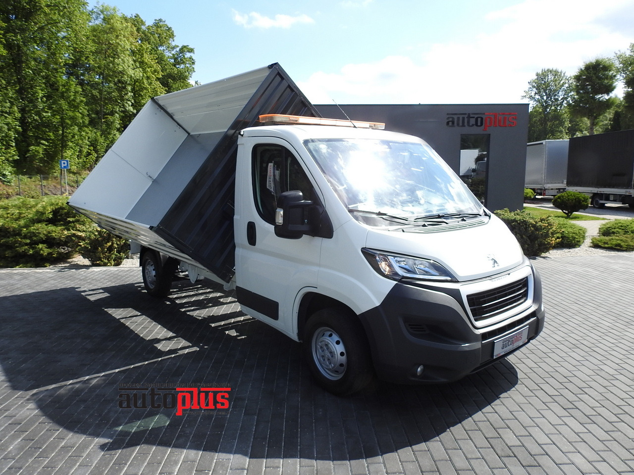 PEUGEOT BOXER THREE-WAY TIPPER AIR CONDITIONING 130HP - Furgoneta basculante: foto 1 PEUGEOT BOXER THREE-WAY TIPPER AIR CONDITIONING 130HP - Furgoneta basculante: foto 1