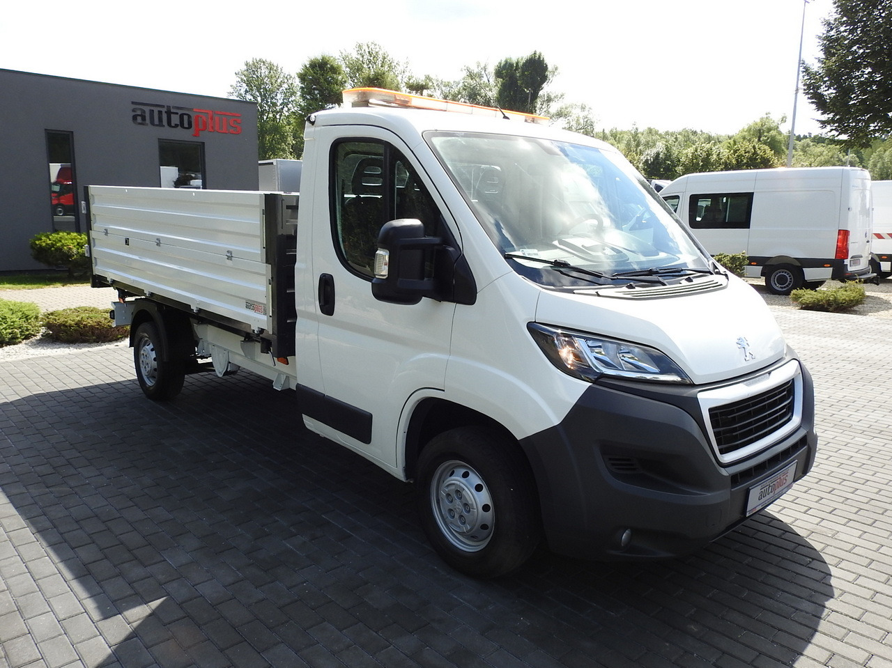 PEUGEOT BOXER THREE-WAY TIPPER AIR CONDITIONING 130HP - Furgoneta basculante: foto 4 PEUGEOT BOXER THREE-WAY TIPPER AIR CONDITIONING 130HP - Furgoneta basculante: foto 4