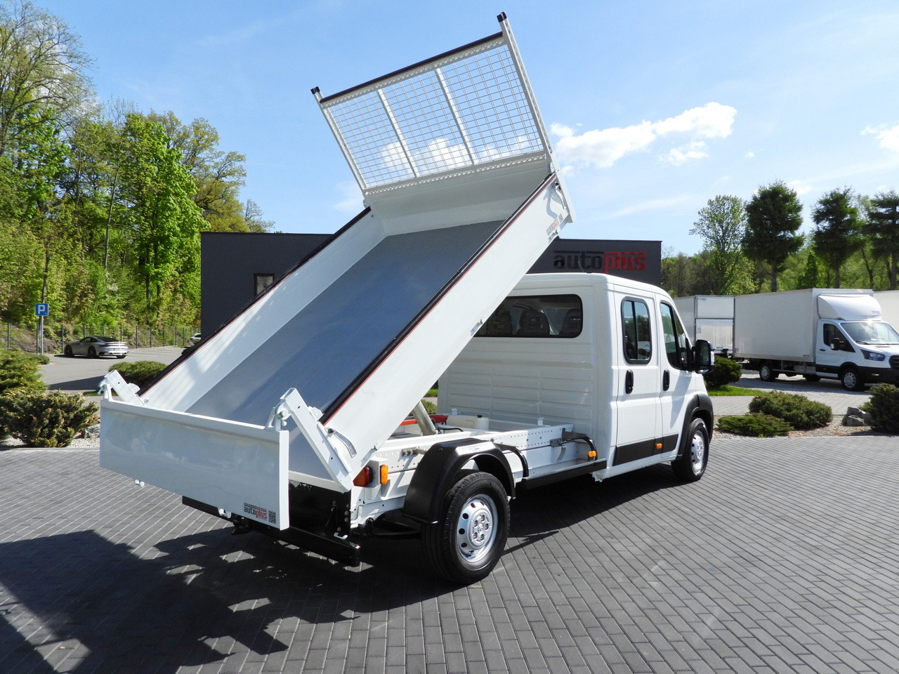 PEUGEOT BOXER TIPPER DOUBLE CABIN DOKA 7 SEATS CRUISE CONTROL AIR CONDITIONING 140HP - Furgoneta basculante: foto 3 PEUGEOT BOXER TIPPER DOUBLE CABIN DOKA 7 SEATS CRUISE CONTROL AIR CONDITIONING 140HP - Furgoneta basculante: foto 3