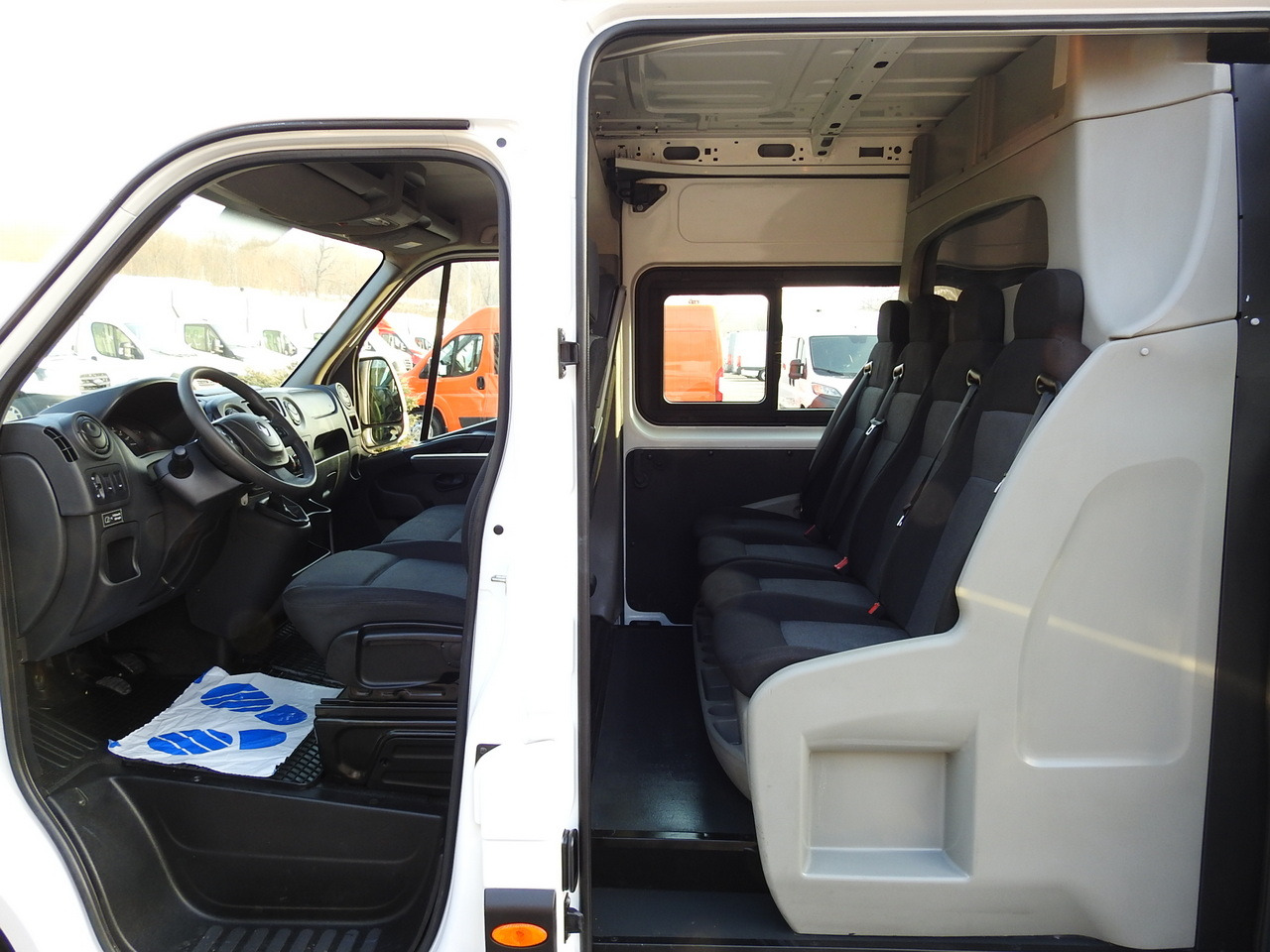 Furgón RENAULT MASTER BOX DELIVERY VAN 7 SEATS CRUISE CONTROL AIR CONDITIONING 130HP: foto 32 Furgón RENAULT MASTER BOX DELIVERY VAN 7 SEATS CRUISE CONTROL AIR CONDITIONING 130HP: foto 32