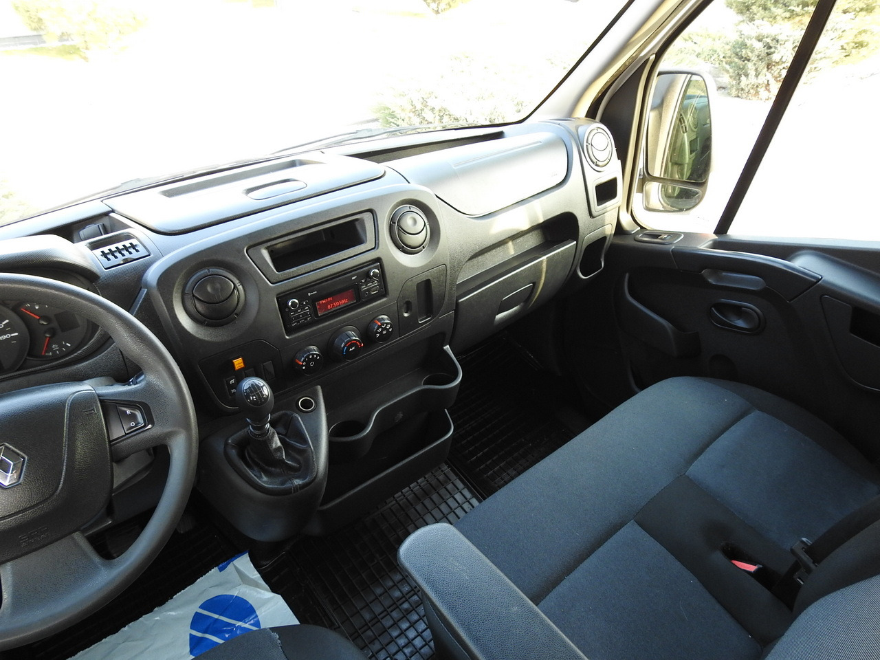 Furgón RENAULT MASTER BOX DELIVERY VAN 7 SEATS CRUISE CONTROL AIR CONDITIONING 130HP: foto 26 Furgón RENAULT MASTER BOX DELIVERY VAN 7 SEATS CRUISE CONTROL AIR CONDITIONING 130HP: foto 26