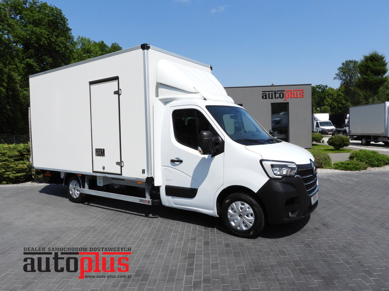 RENAULT MASTER  BOX LIFT 8 PALLETS CRUISE CONTROL LED LIGHTS AIR CONDITIONING  165HP - Furgoneta caja cerrada: foto 1 RENAULT MASTER  BOX LIFT 8 PALLETS CRUISE CONTROL LED LIGHTS AIR CONDITIONING  165HP - Furgoneta caja cerrada: foto 1