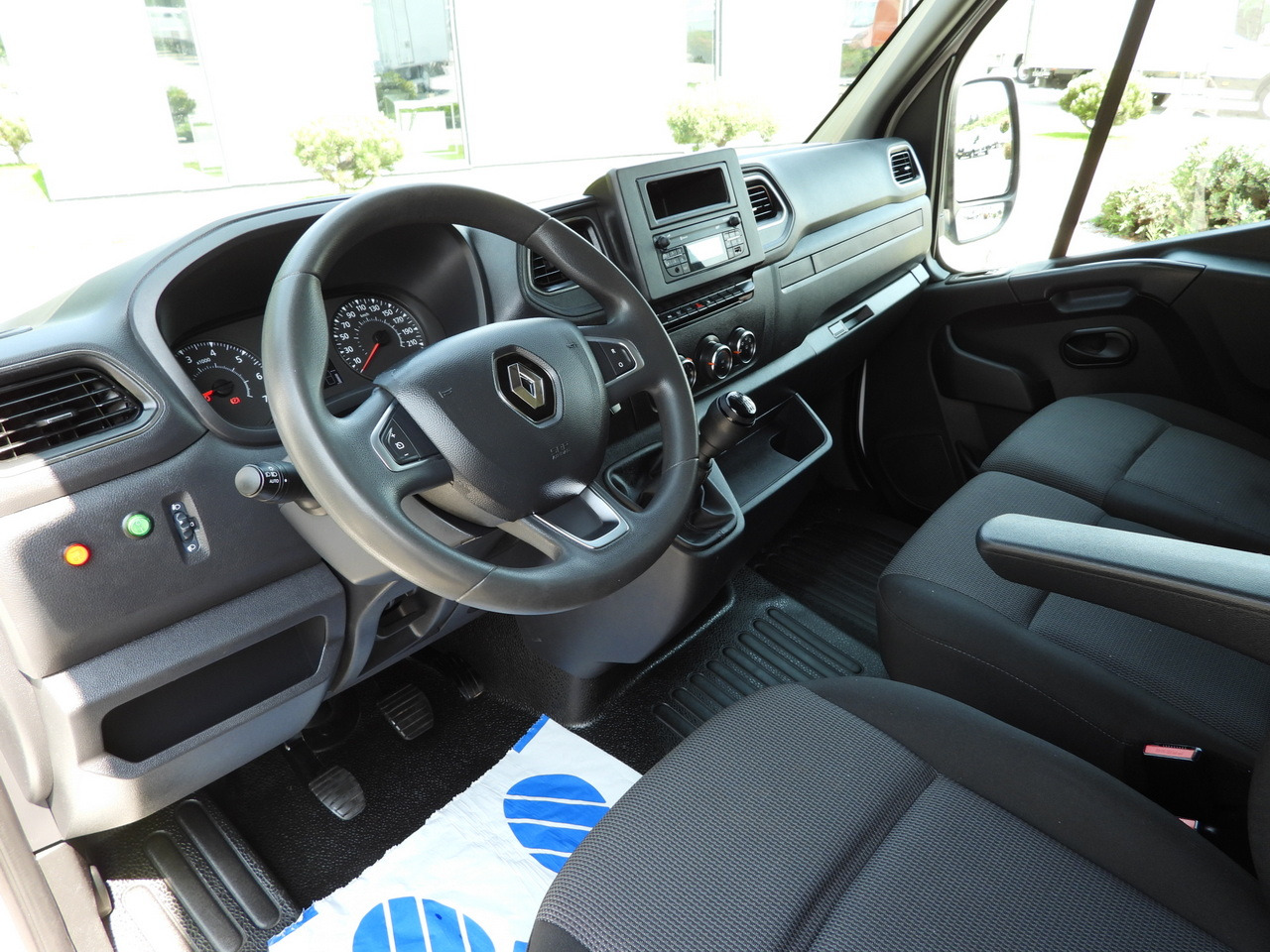 RENAULT MASTER BOX LIFT 8 PALLETS CRUISE CONTROL LED LIGHTS AIR CONDITIONING 165HP - Furgoneta frigorifica: foto 2 RENAULT MASTER BOX LIFT 8 PALLETS CRUISE CONTROL LED LIGHTS AIR CONDITIONING 165HP - Furgoneta frigorifica: foto 2