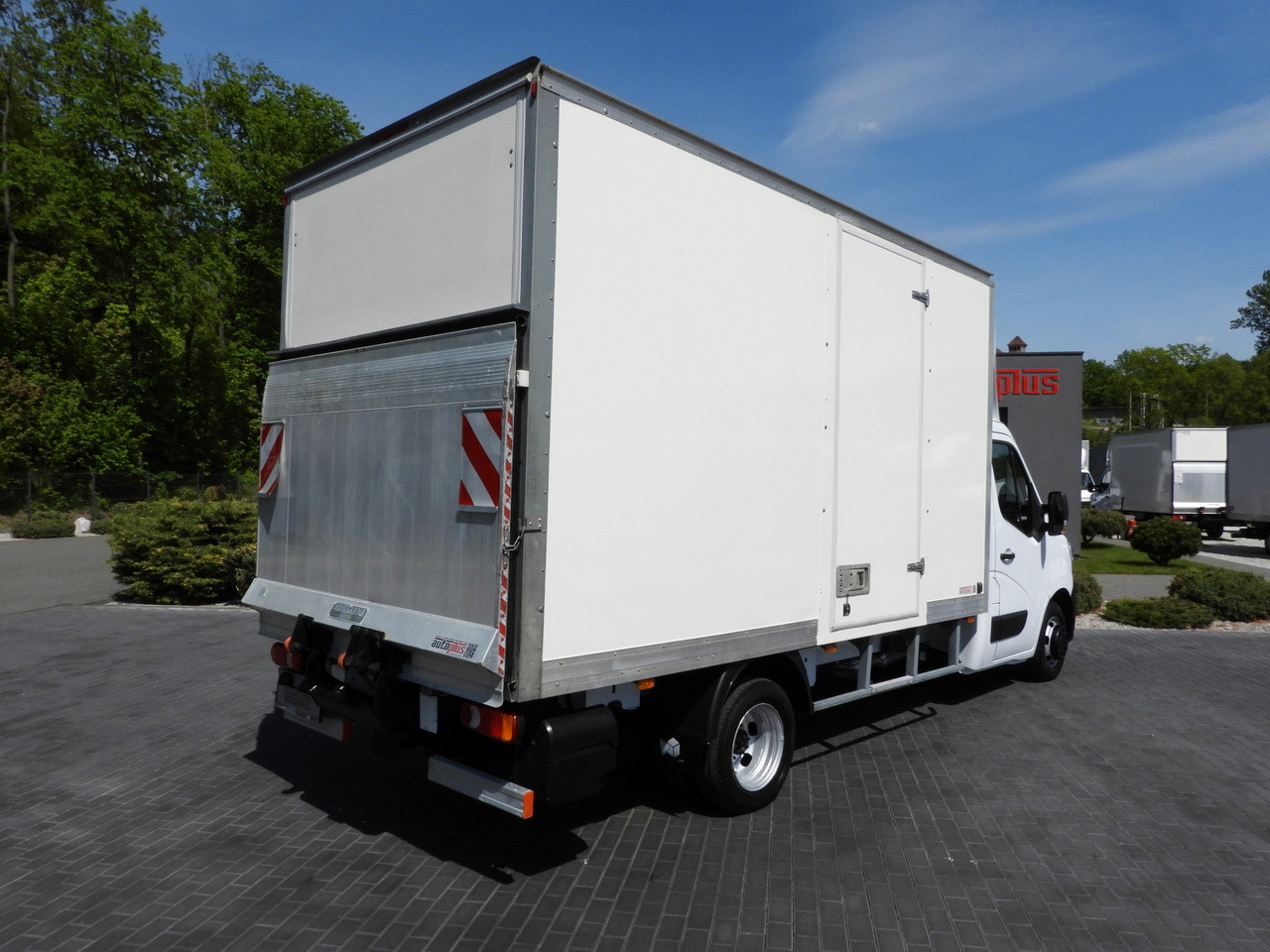 RENAULT MASTER  BOX LIFT 8 PALLETS CRUISE CONTROL NAVIGATION LED LIGHTS TWIN WHEELS AIR CONDITIONING  145HP - Furgoneta caja cerrada: foto 3 RENAULT MASTER  BOX LIFT 8 PALLETS CRUISE CONTROL NAVIGATION LED LIGHTS TWIN WHEELS AIR CONDITIONING  145HP - Furgoneta caja cerrada: foto 3
