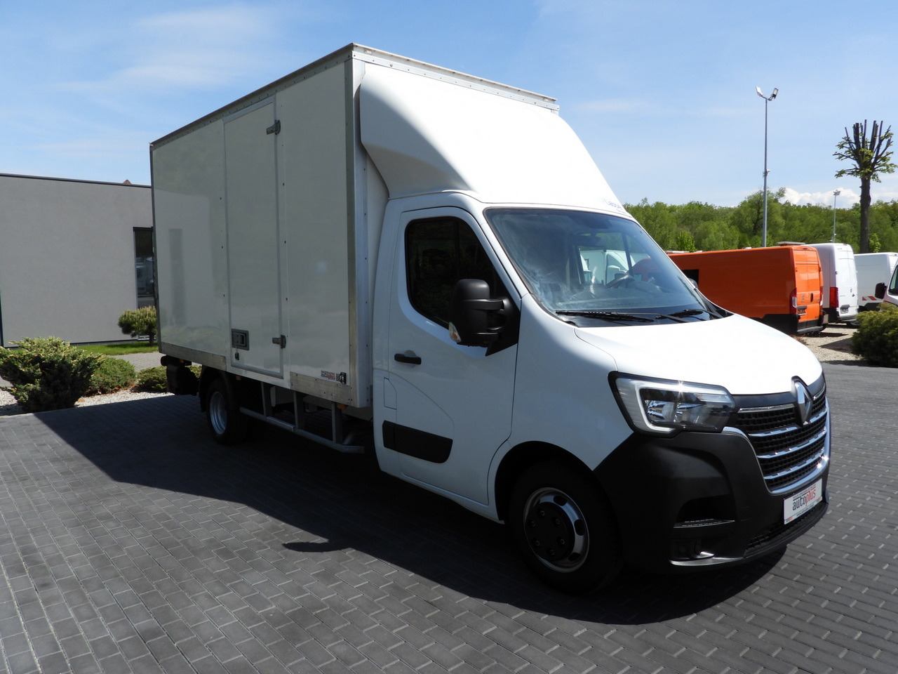RENAULT MASTER BOX LIFT 8 PALLETS CRUISE CONTROL NAVIGATION LED LIGHTS TWIN WHEELS AIR CONDITIONING 145HP - Furgoneta caja cerrada: foto 4 RENAULT MASTER BOX LIFT 8 PALLETS CRUISE CONTROL NAVIGATION LED LIGHTS TWIN WHEELS AIR CONDITIONING 145HP - Furgoneta caja cerrada: foto 4