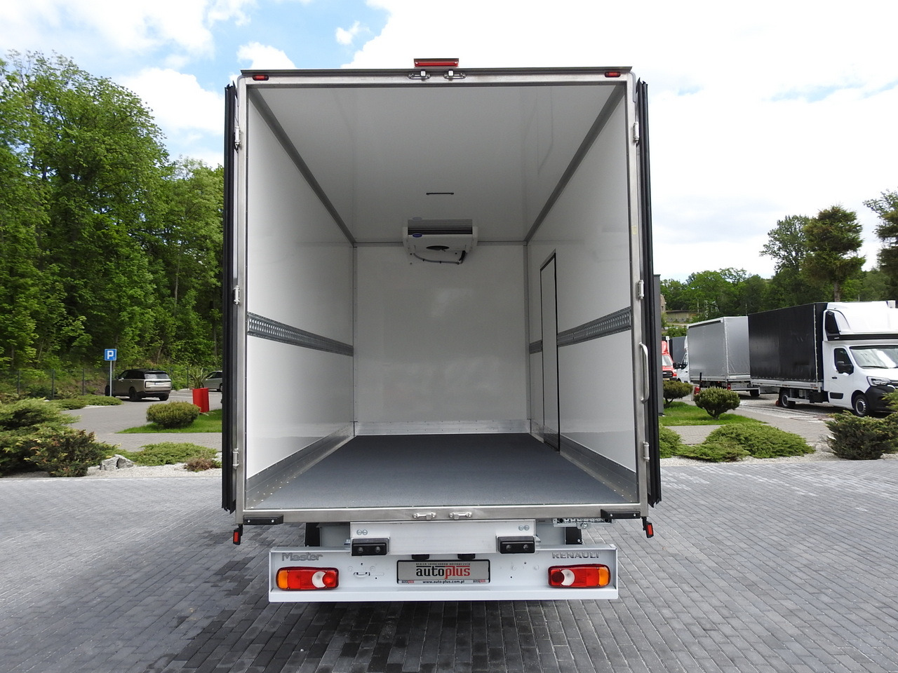 Arrendamiento de RENAULT MASTER NEW REGRIGERATOR BOX -10*C 8 PALLETS CRUISE CONTROL AIR CONDITIONING LED LIGHTS GUARANTEE 165HP RENAULT MASTER NEW REGRIGERATOR BOX -10*C 8 PALLETS CRUISE CONTROL AIR CONDITIONING LED LIGHTS GUARANTEE 165HP: foto 12 Arrendamiento de RENAULT MASTER NEW REGRIGERATOR BOX -10*C 8 PALLETS CRUISE CONTROL AIR CONDITIONING LED LIGHTS GUARANTEE 165HP RENAULT MASTER NEW REGRIGERATOR BOX -10*C 8 PALLETS CRUISE CONTROL AIR CONDITIONING LED LIGHTS GUARANTEE 165HP: foto 12