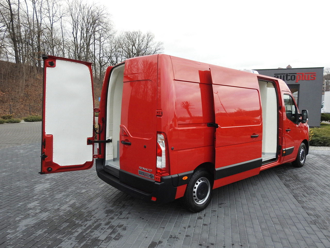RENAULT MASTER REFRIGERATOR VAN 1*C CRUISE CONTROL AIR CONDITIONING LED LIGHTS 135HP - Furgoneta frigorifica: foto 3 RENAULT MASTER REFRIGERATOR VAN 1*C CRUISE CONTROL AIR CONDITIONING LED LIGHTS 135HP - Furgoneta frigorifica: foto 3