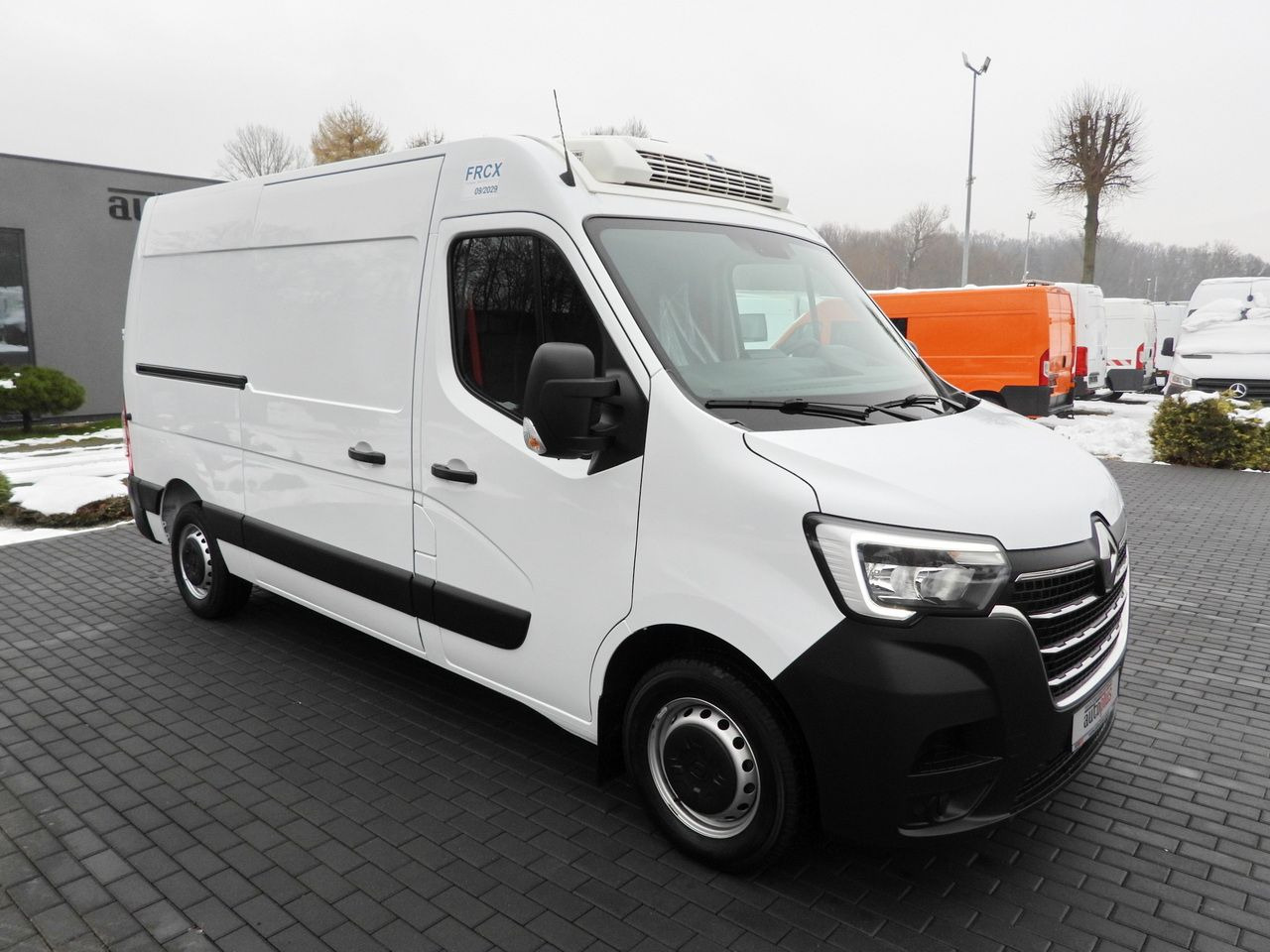 RENAULT MASTER REFRIGERATOR VAN -10*C POWER SUPPLY 230V CRUISE CONTROL NAVIGATION LED LIGHTS AIR CONDITIONING 150HP - Furgoneta frigorifica: foto 4 RENAULT MASTER REFRIGERATOR VAN -10*C POWER SUPPLY 230V CRUISE CONTROL NAVIGATION LED LIGHTS AIR CONDITIONING 150HP - Furgoneta frigorifica: foto 4