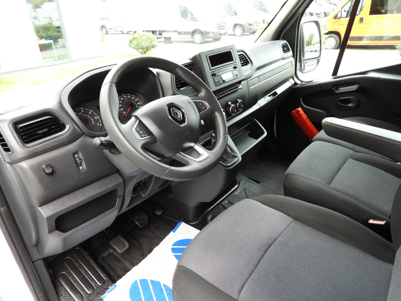 RENAULT MASTER  TARPAULIN 10 PALLETS CRUISE CONTROL LED LIGHTS AIR CONDITIONING  165HP - Furgoneta con lona: foto 2 RENAULT MASTER  TARPAULIN 10 PALLETS CRUISE CONTROL LED LIGHTS AIR CONDITIONING  165HP - Furgoneta con lona: foto 2