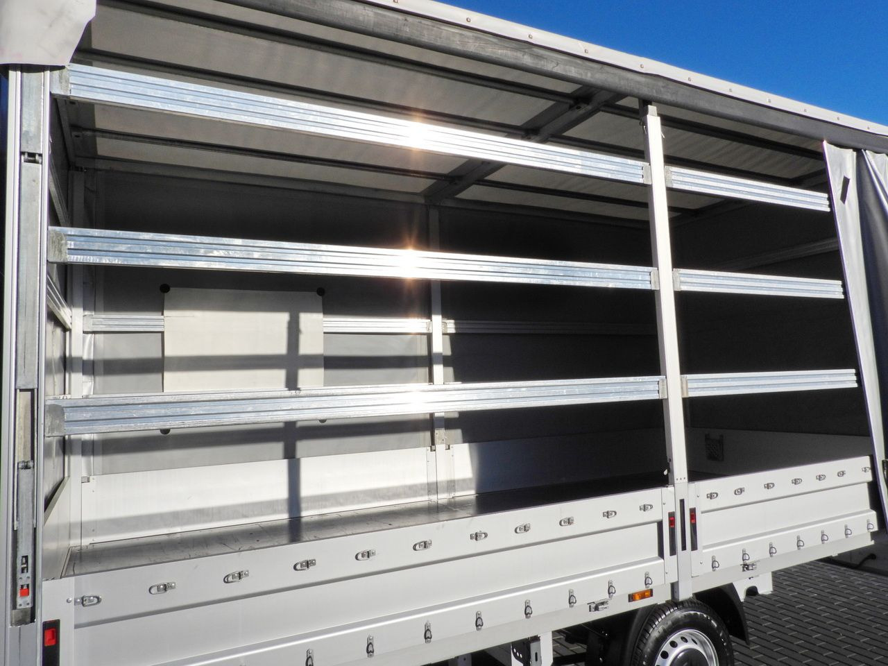 Furgoneta con lona RENAULT MASTER TARPAULIN 10 PALLETS WEBASTO CRUISE CONTROL LED LIGHTS PNEUMATICS AIR CONDITIONING  165HP: foto 25