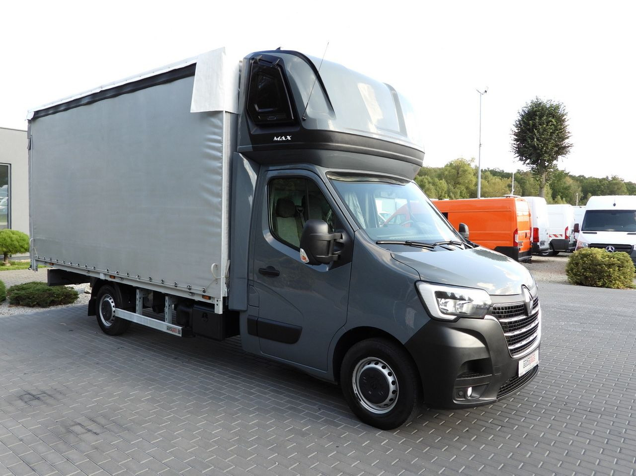 RENAULT MASTER TARPAULIN 10 PALLETS WEBASTO CRUISE CONTROL LED LIGHTS PNEUMATICS AIR CONDITIONING  165HP - Furgoneta con lona: foto 4 RENAULT MASTER TARPAULIN 10 PALLETS WEBASTO CRUISE CONTROL LED LIGHTS PNEUMATICS AIR CONDITIONING  165HP - Furgoneta con lona: foto 4