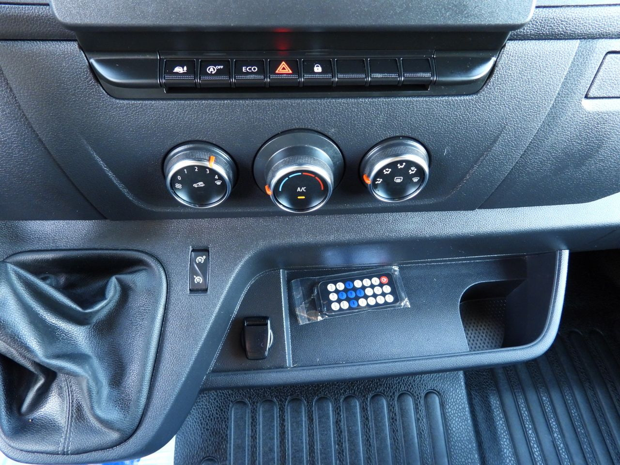 Furgoneta con lona RENAULT MASTER TARPAULIN 10 PALLETS WEBASTO CRUISE CONTROL LED LIGHTS PNEUMATICS AIR CONDITIONING  165HP: foto 36