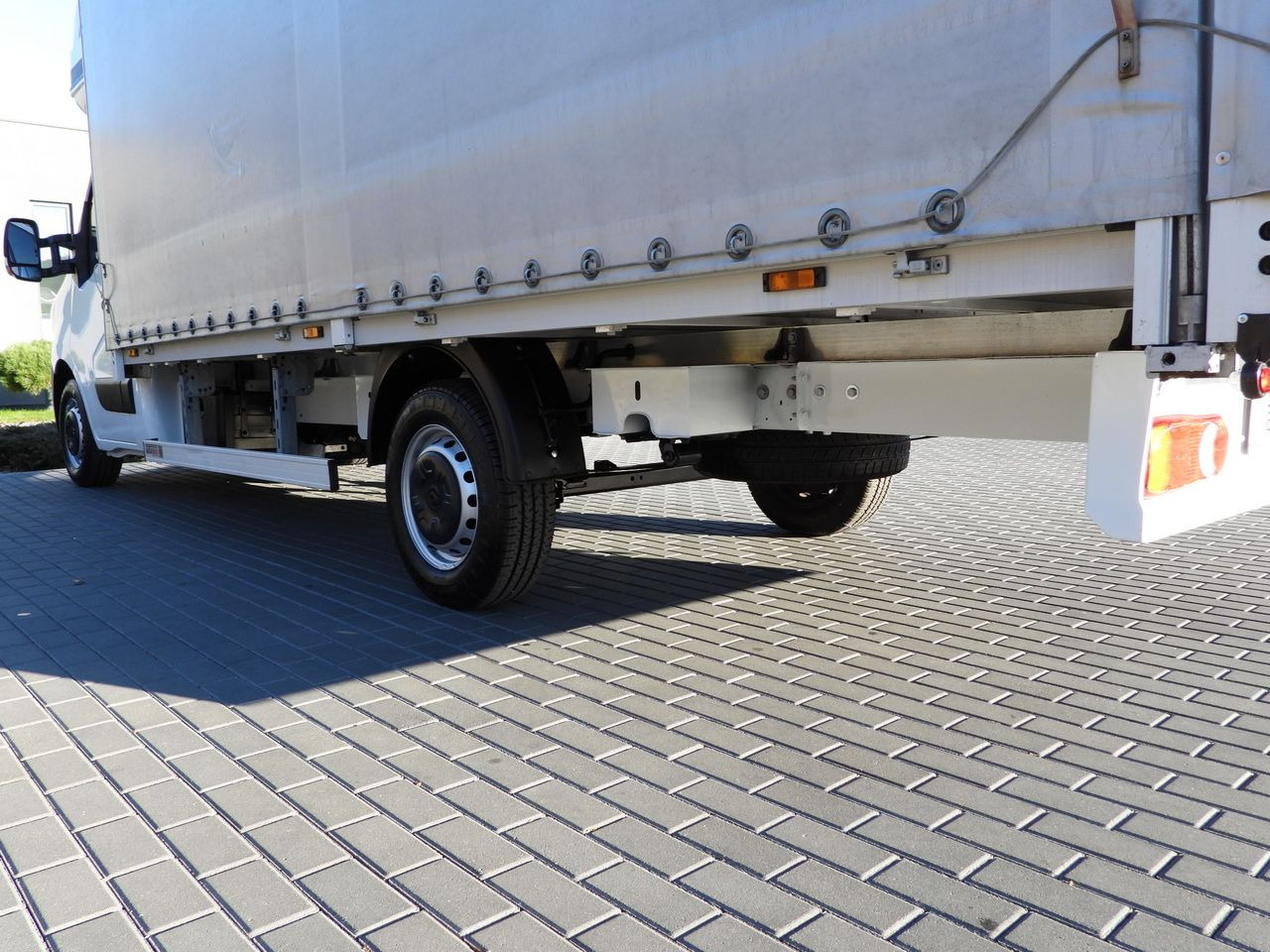 Furgoneta con lona RENAULT MASTER TARPAULIN 10 PALLETS WEBASTO CRUISE CONTROL LED LIGHTS PNEUMATICS AIR CONDITIONING  165HP: foto 16