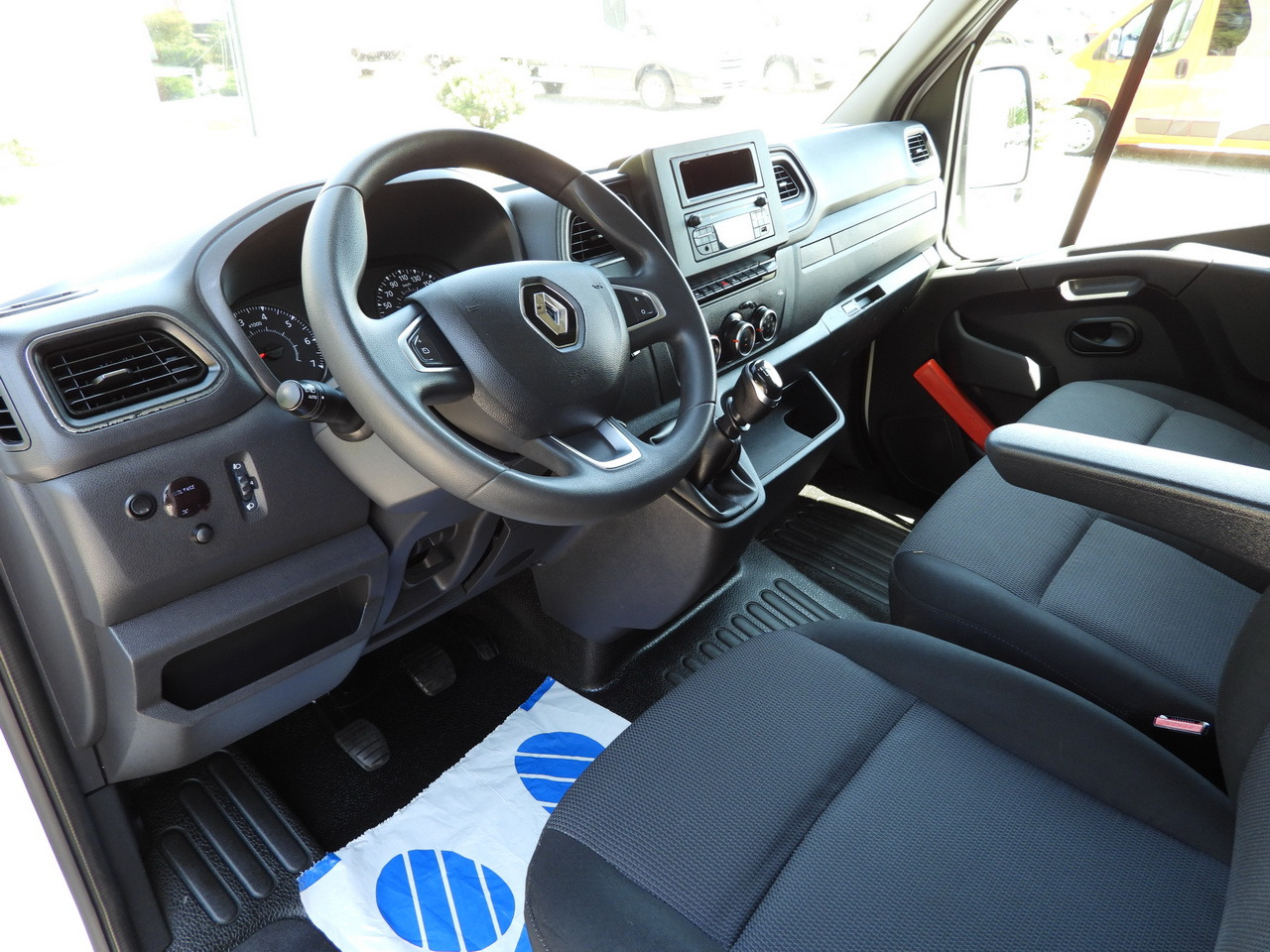 RENAULT MASTER  TARPAULIN 10 PALLETS WEBASTO CRUISE CONTROL LED LIGHTS PNEUMATICS AIR CONDITIONING  165HP - Furgoneta con lona: foto 2 RENAULT MASTER  TARPAULIN 10 PALLETS WEBASTO CRUISE CONTROL LED LIGHTS PNEUMATICS AIR CONDITIONING  165HP - Furgoneta con lona: foto 2