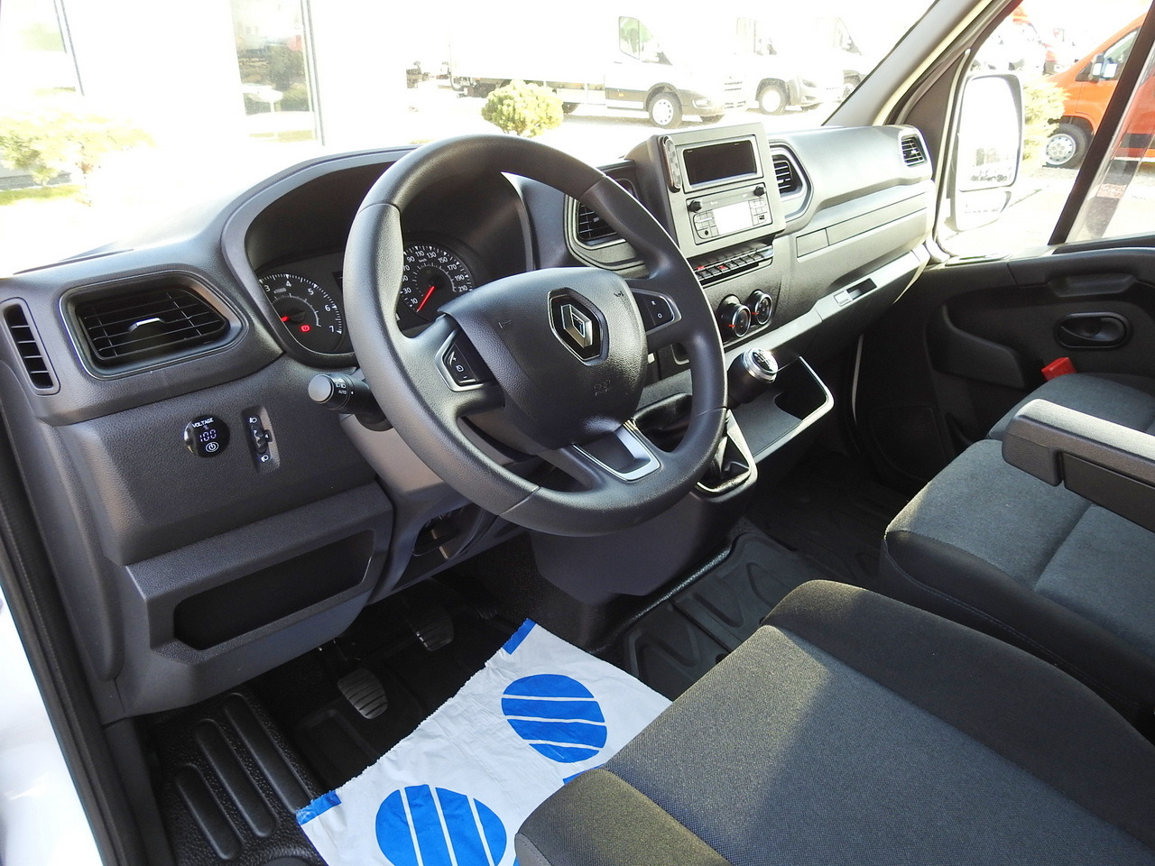 RENAULT MASTER  TARPAULIN 10 PALLETS WEBASTO CRUISE CONTROL LED LIGHTS PNEUMATICS AIR CONDITIONING  165HP - Furgoneta con lona: foto 2 RENAULT MASTER  TARPAULIN 10 PALLETS WEBASTO CRUISE CONTROL LED LIGHTS PNEUMATICS AIR CONDITIONING  165HP - Furgoneta con lona: foto 2