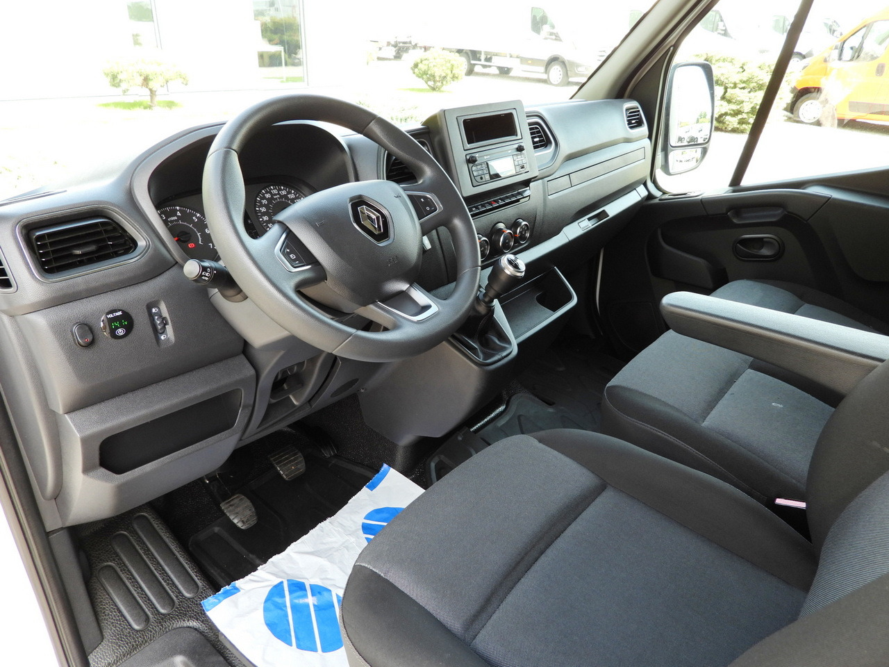 RENAULT MASTER TARPAULIN 10 PALLETS WEBASTO CRUISE CONTROL LED LIGHTS PNEUMATICS AIR CONDITIONING 165HP - Furgoneta con lona: foto 2 RENAULT MASTER TARPAULIN 10 PALLETS WEBASTO CRUISE CONTROL LED LIGHTS PNEUMATICS AIR CONDITIONING 165HP - Furgoneta con lona: foto 2
