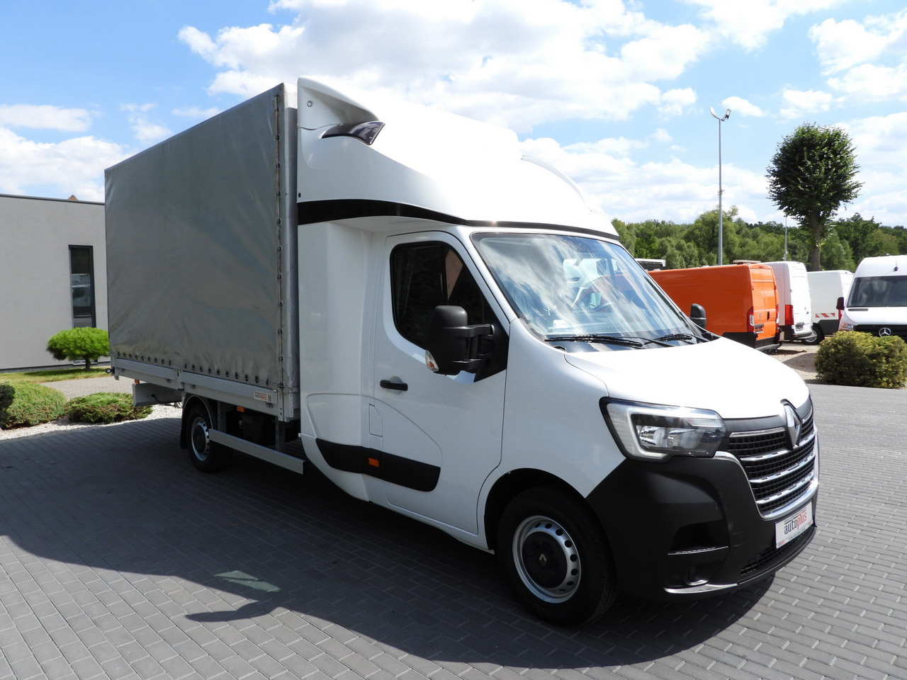 RENAULT MASTER TARPAULIN 8 PALLETS WEBASTO CRUISE CONTROL LED LIGHTS PNEUMATICS AIR CONDITIONING  165HP - Furgoneta con lona: foto 4 RENAULT MASTER TARPAULIN 8 PALLETS WEBASTO CRUISE CONTROL LED LIGHTS PNEUMATICS AIR CONDITIONING  165HP - Furgoneta con lona: foto 4