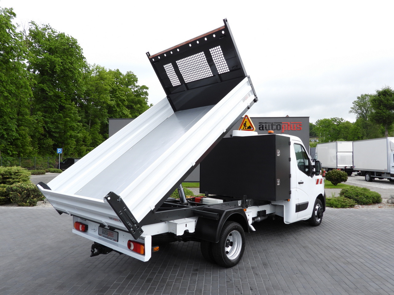 RENAULT MASTER TIPPER CRUISE CONTROL LED LIGHTS TWIN WHEELS AIR CONDITIONING 130HP - Furgoneta basculante: foto 3 RENAULT MASTER TIPPER CRUISE CONTROL LED LIGHTS TWIN WHEELS AIR CONDITIONING 130HP - Furgoneta basculante: foto 3