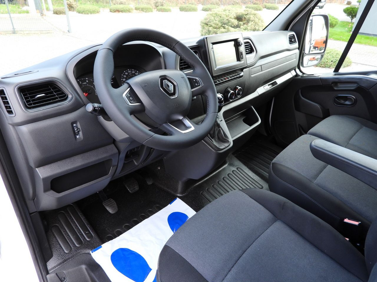 RENAULT MASTER TIPPER DOUBLE CABIN DOKA 7 SEATS CRUISE CONTROL NAVIGATION LED LIGHTS AIR CONDITIONING 145HP - Furgoneta basculante: foto 2 RENAULT MASTER TIPPER DOUBLE CABIN DOKA 7 SEATS CRUISE CONTROL NAVIGATION LED LIGHTS AIR CONDITIONING 145HP - Furgoneta basculante: foto 2