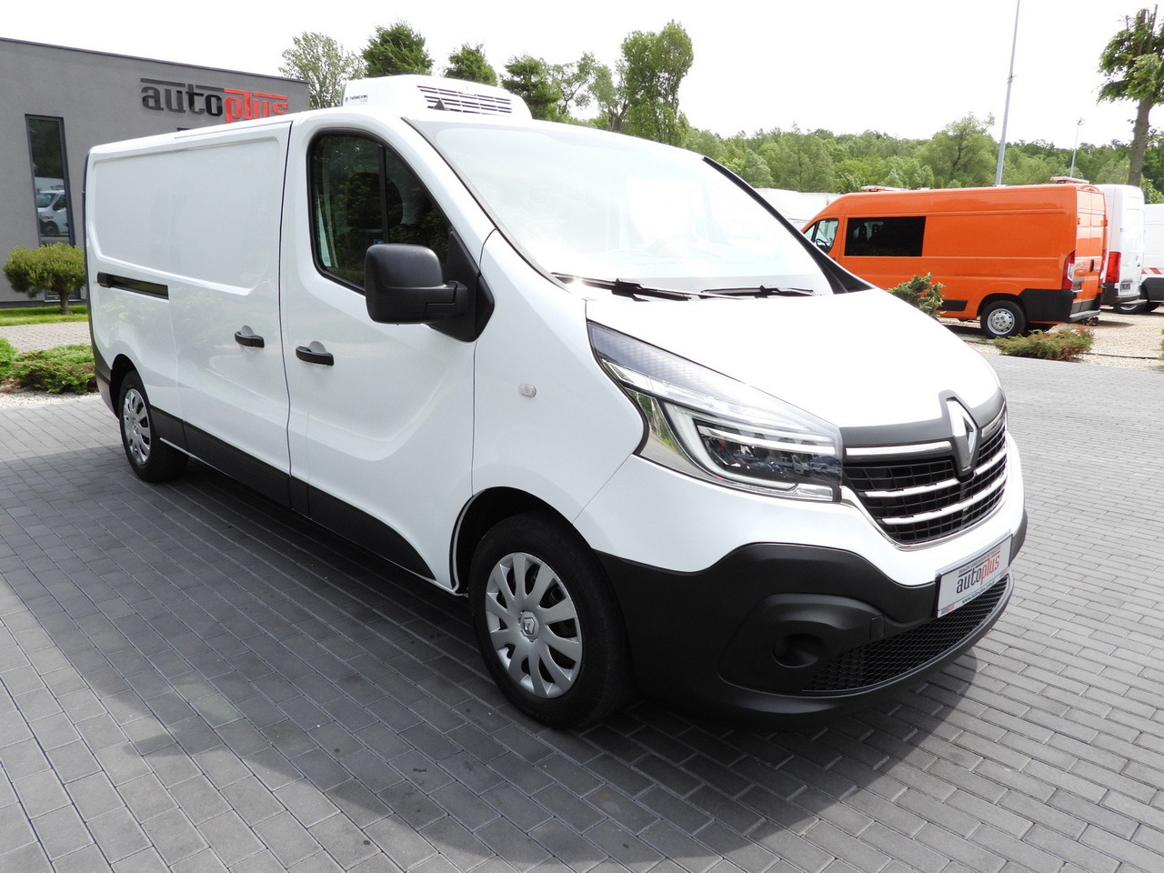 RENAULT TRAFIC REFRIGERATOR VAN 0*C CRUISE CONTROL LED LIGHTS AIR CONDITIONING 120HP - Furgoneta frigorifica: foto 4 RENAULT TRAFIC REFRIGERATOR VAN 0*C CRUISE CONTROL LED LIGHTS AIR CONDITIONING 120HP - Furgoneta frigorifica: foto 4