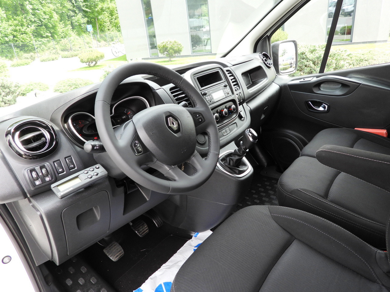 RENAULT TRAFIC REFRIGERATOR VAN 0*C CRUISE CONTROL LED LIGHTS AIR CONDITIONING 120HP - Furgoneta frigorifica: foto 2 RENAULT TRAFIC REFRIGERATOR VAN 0*C CRUISE CONTROL LED LIGHTS AIR CONDITIONING 120HP - Furgoneta frigorifica: foto 2