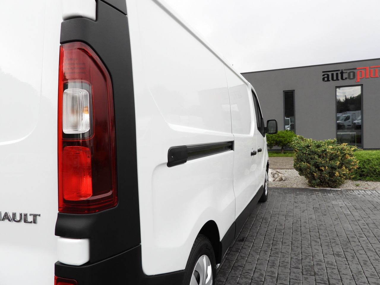 Furgoneta frigorifica RENAULT TRAFIC REFRIGERATOR VAN -5*C POWER SUPPLY 230V CRUISE CONTROL LED LIGHTS AIR CONDITIONING  120HP: foto 16