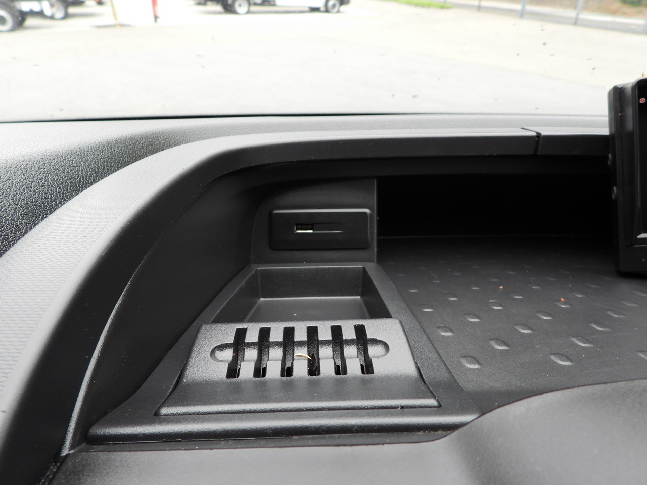 Furgoneta frigorifica RENAULT TRAFIC REFRIGERATOR VAN -5*C POWER SUPPLY 230V CRUISE CONTROL LED LIGHTS AIR CONDITIONING  120HP: foto 43