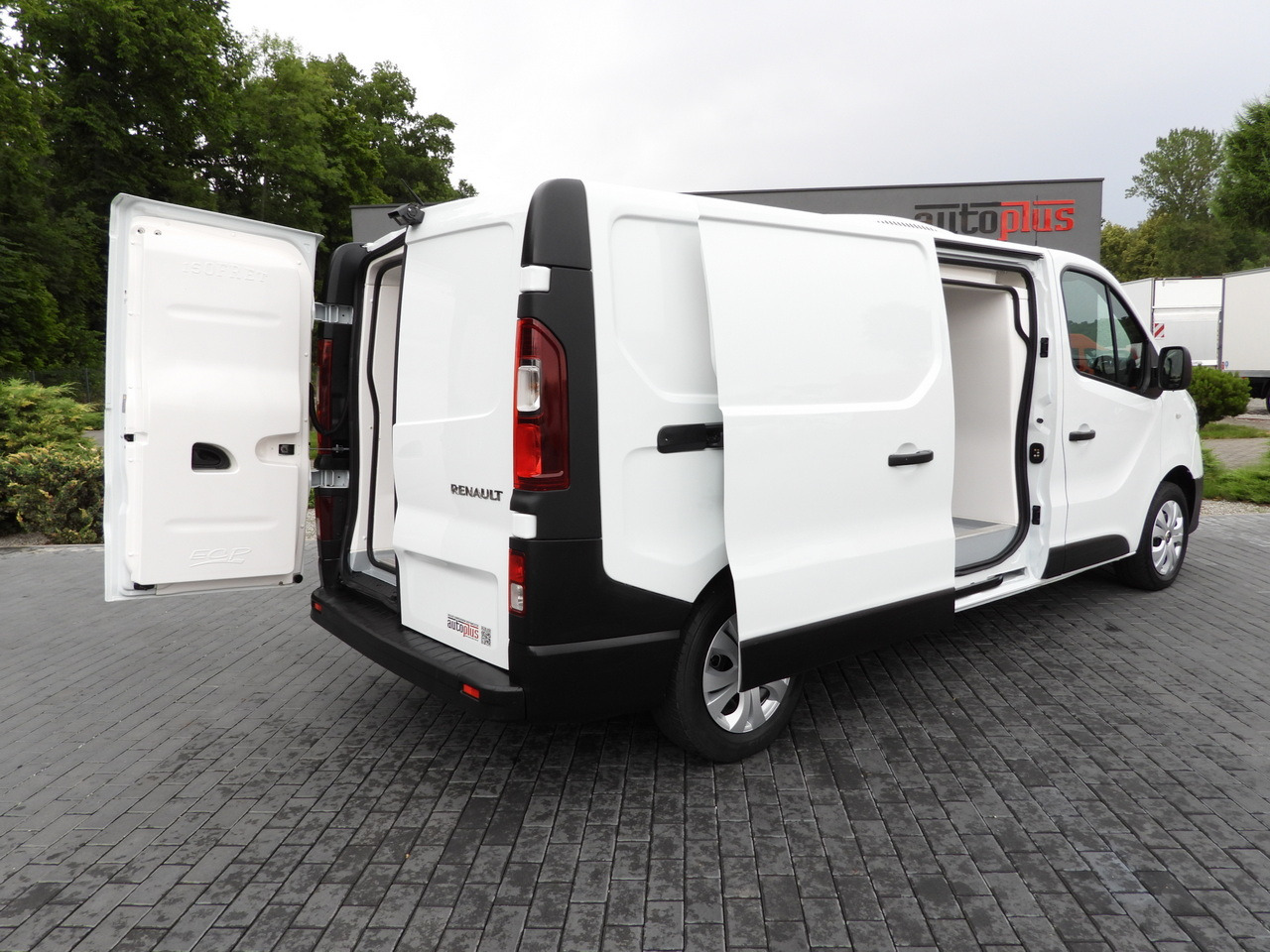 RENAULT TRAFIC REFRIGERATOR VAN -5*C POWER SUPPLY 230V CRUISE CONTROL LED LIGHTS AIR CONDITIONING 120HP - Furgoneta frigorifica: foto 3 RENAULT TRAFIC REFRIGERATOR VAN -5*C POWER SUPPLY 230V CRUISE CONTROL LED LIGHTS AIR CONDITIONING 120HP - Furgoneta frigorifica: foto 3