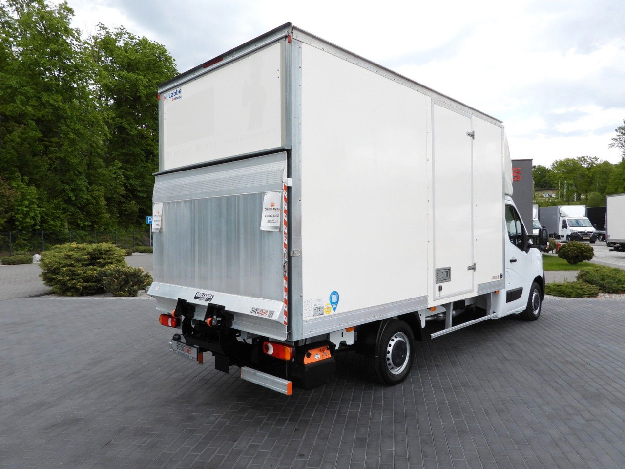 Renault MASTER KOFFER AUFZUG 8 PALETTEN TEMPOMAT A/C LED Renault MASTER KOFFER AUFZUG 8 PALETTEN TEMPOMAT A/C LED - Furgoneta caja cerrada: foto 3 Renault MASTER KOFFER AUFZUG 8 PALETTEN TEMPOMAT A/C LED Renault MASTER KOFFER AUFZUG 8 PALETTEN TEMPOMAT A/C LED - Furgoneta caja cerrada: foto 3
