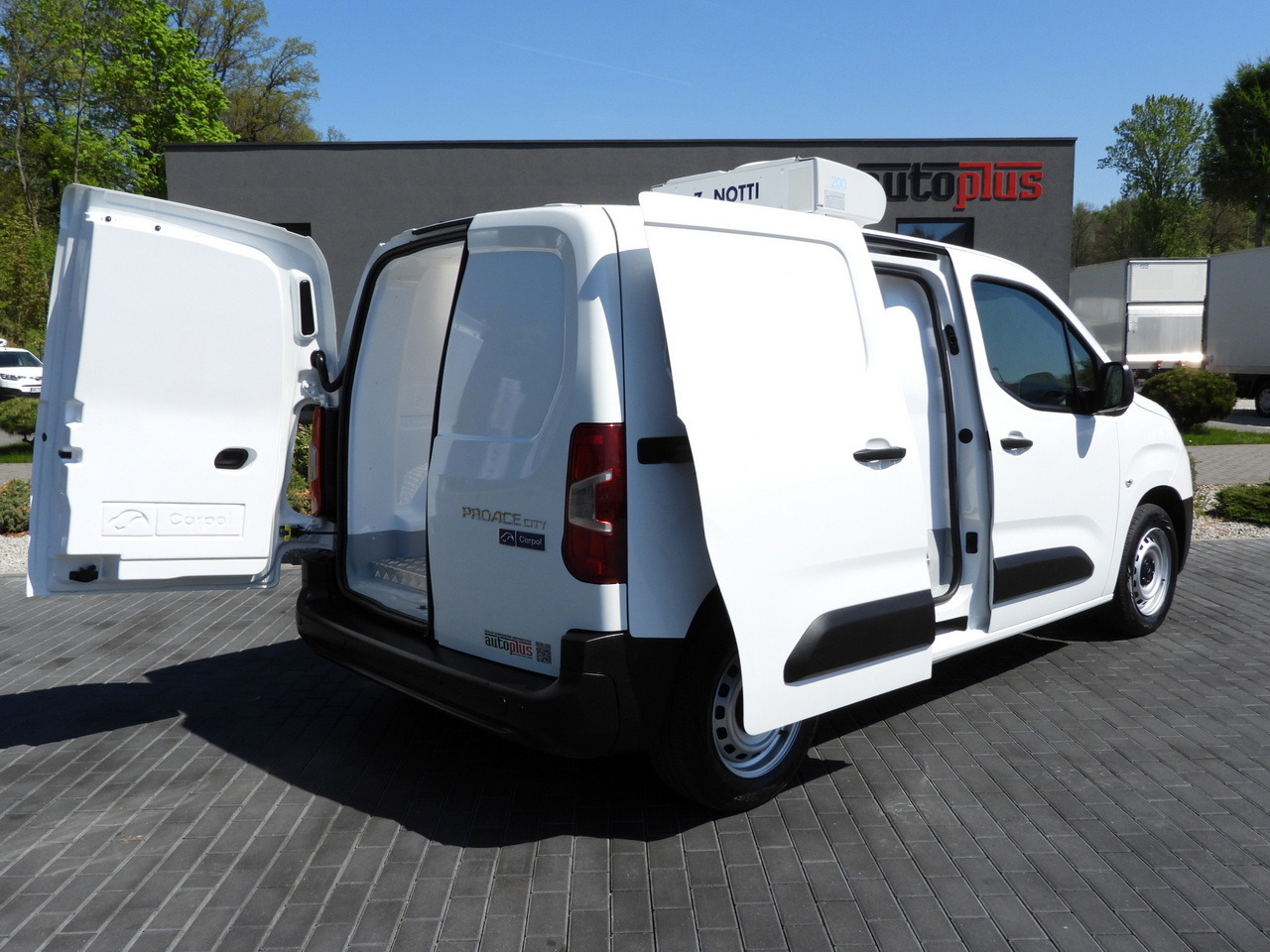 TOYOTA PROACE CITY REFRIGERATOR VAN -15*C POWER SUPPLY 230V CRUISE CONTROL AIR CONDITIONING 100HP - Furgoneta frigorifica: foto 3 TOYOTA PROACE CITY REFRIGERATOR VAN -15*C POWER SUPPLY 230V CRUISE CONTROL AIR CONDITIONING 100HP - Furgoneta frigorifica: foto 3
