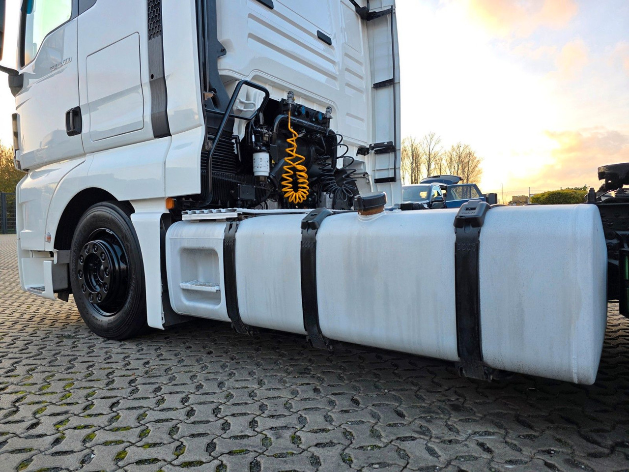 Cabeza tractora MAN TGX 18.500 4X2 LLS-U / 2 Tanks / Xenon: foto 14