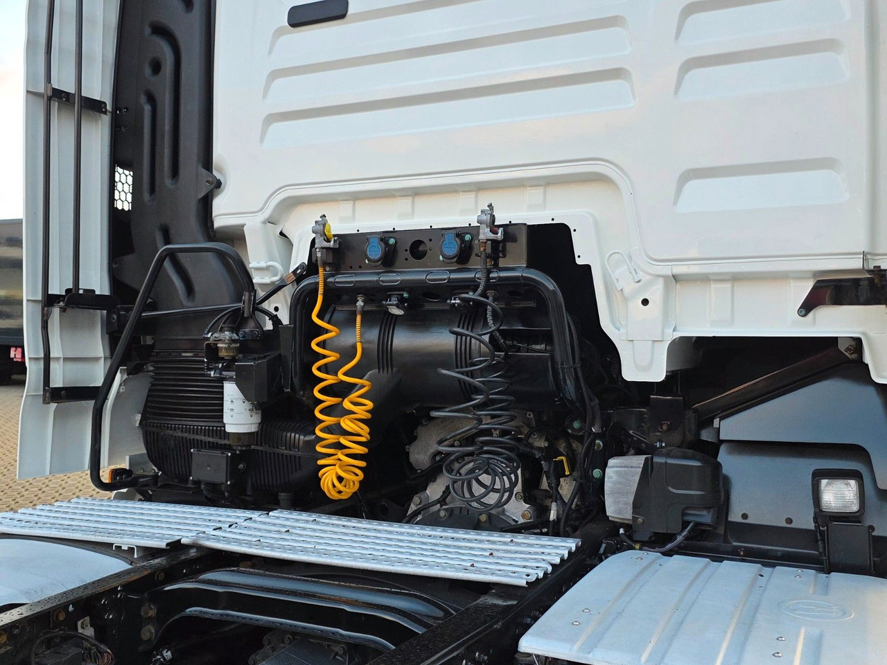 Cabeza tractora MAN TGX 18.500 4X2 LLS-U / 2 Tanks / Xenon: foto 18