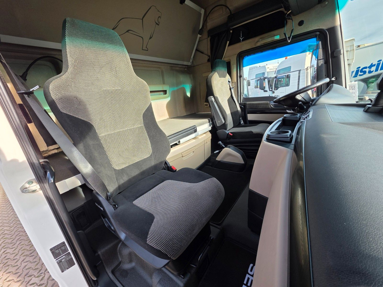 Cabeza tractora MAN TGX 18.500 4X2 LLS-U / 2 Tanks / Xenon: foto 30