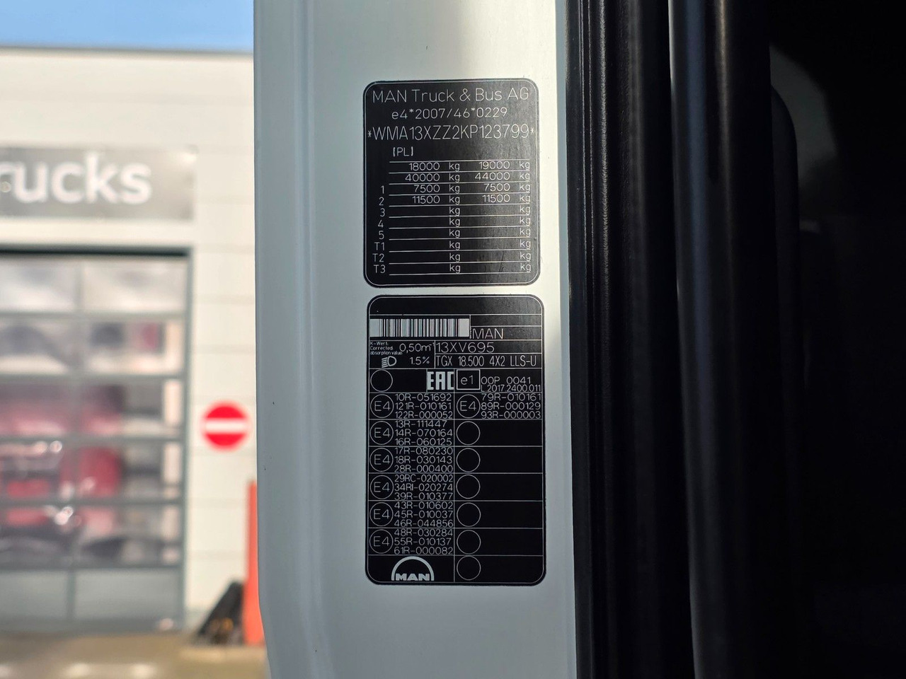 Cabeza tractora MAN TGX 18.500 4X2 LLS-U / 2 Tanks / Xenon: foto 26