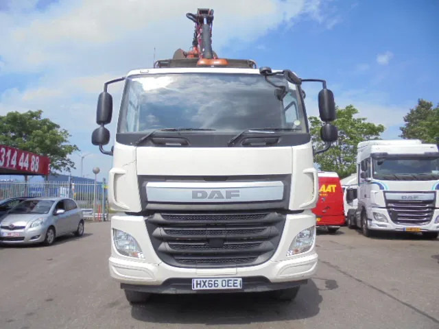 DAF CF 370 8X4 + PALFINGER EPSILON - Camión volquete, Camión grúa: foto 2 DAF CF 370 8X4 + PALFINGER EPSILON - Camión volquete, Camión grúa: foto 2