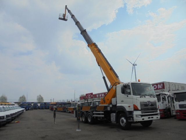 Arrendamiento de Hino 700 6X4 2IN STOCK Hino 700 6X4 2IN STOCK: foto 6