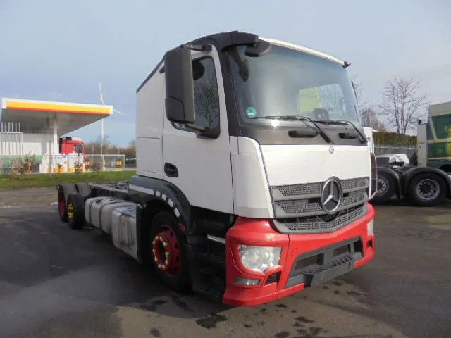 Mercedes-Benz Actros 2340 6X2 EUR 6 - Camión chasis: foto 3 Mercedes-Benz Actros 2340 6X2 EUR 6 - Camión chasis: foto 3