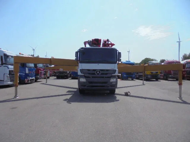 Mercedes-Benz Actros 4144 8X4 SANY 56M BETONPOMP - Camión bomba de hormigón: foto 3 Mercedes-Benz Actros 4144 8X4 SANY 56M BETONPOMP - Camión bomba de hormigón: foto 3