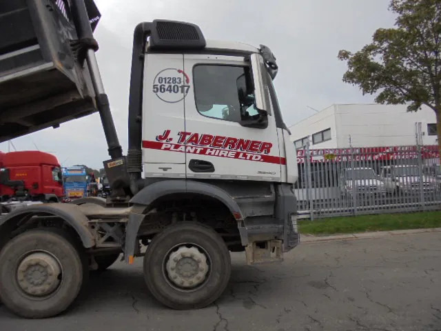 Mercedes-Benz Arocs 3240 K 8X4 - Camión volquete: foto 4 Mercedes-Benz Arocs 3240 K 8X4 - Camión volquete: foto 4