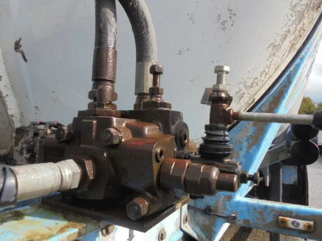 SPITZER BP SK 50 - Semirremolque cisterna: foto 3 SPITZER BP SK 50 - Semirremolque cisterna: foto 3