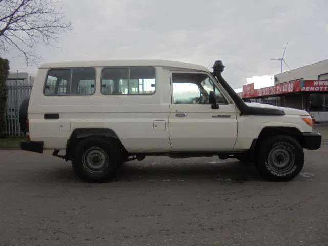 Toyota Land Cruiser HZJ78L 4WD EXPORT OUT EU ONLY - SUV/ Todoterreno: foto 4 Toyota Land Cruiser HZJ78L 4WD EXPORT OUT EU ONLY - SUV/ Todoterreno: foto 4