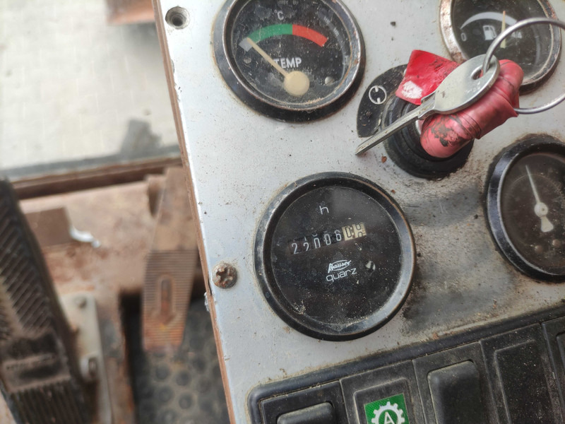 Excavadora de ruedas Caterpillar 214 B wheel excavator: foto 18