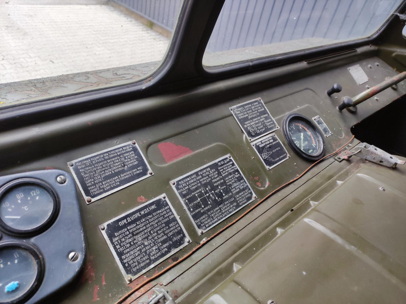 Camión caja cerrada GAZ 66: foto 10